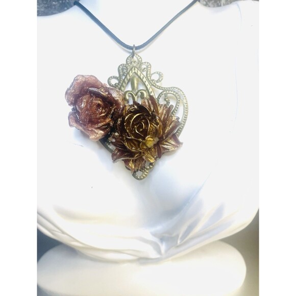 Steel Magnolia Styles Jewelry - Victorian Style Floral Bronze  fleur-de-lis Filagree Choker 16"-Adjustable